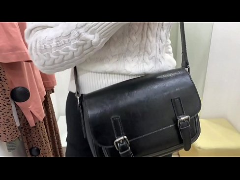 ❤️ Masturbasyon piblik nan jenn femèl FeralBerry ak yon gode nan sal la Fitting ❌ Pornografi difisil nan pònografi ht.hentaidude.ru ❌️❤