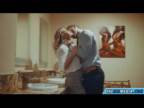 ❤️ Lè yon blond bèl sedui ou nan yon twalèt piblik ❌ Pornografi difisil nan pònografi ht.hentaidude.ru ❌️❤